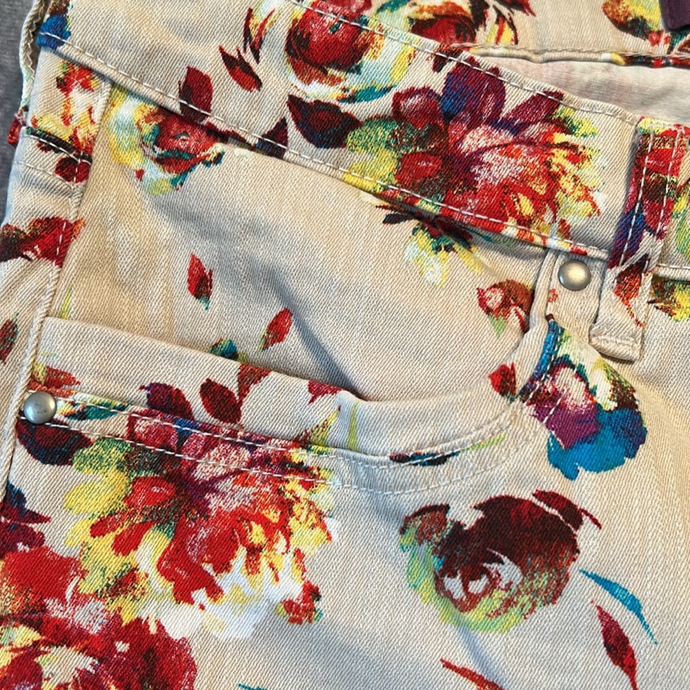 Floral Print Woman’s Capri - Picture 3 of 6